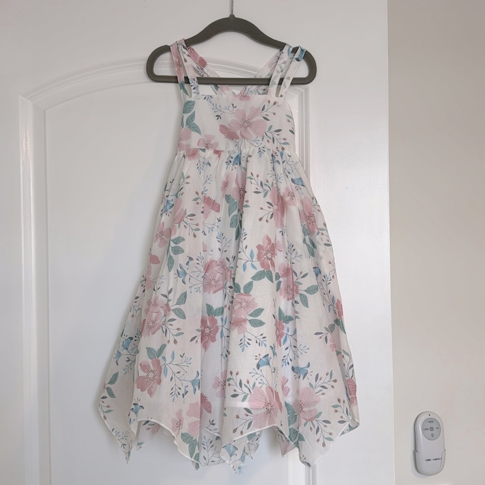 Beautiful girls floral print summer dress.